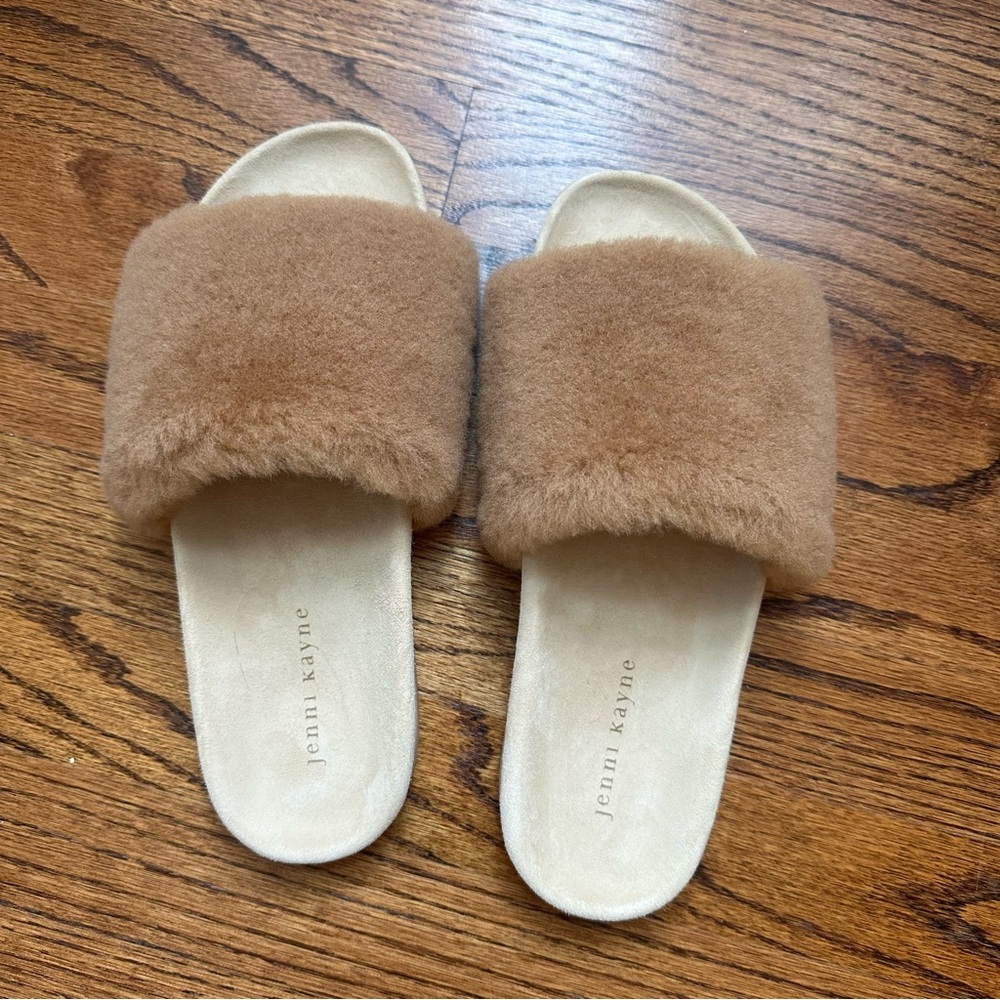NWOT Jenni Kayne Shearling Slide Sandals in Natural. Size 39/US 9